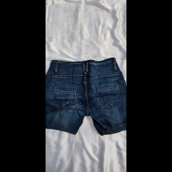 Denim shorts - Picture 2 of 5